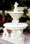 Etagenbrunnen mit Löwen